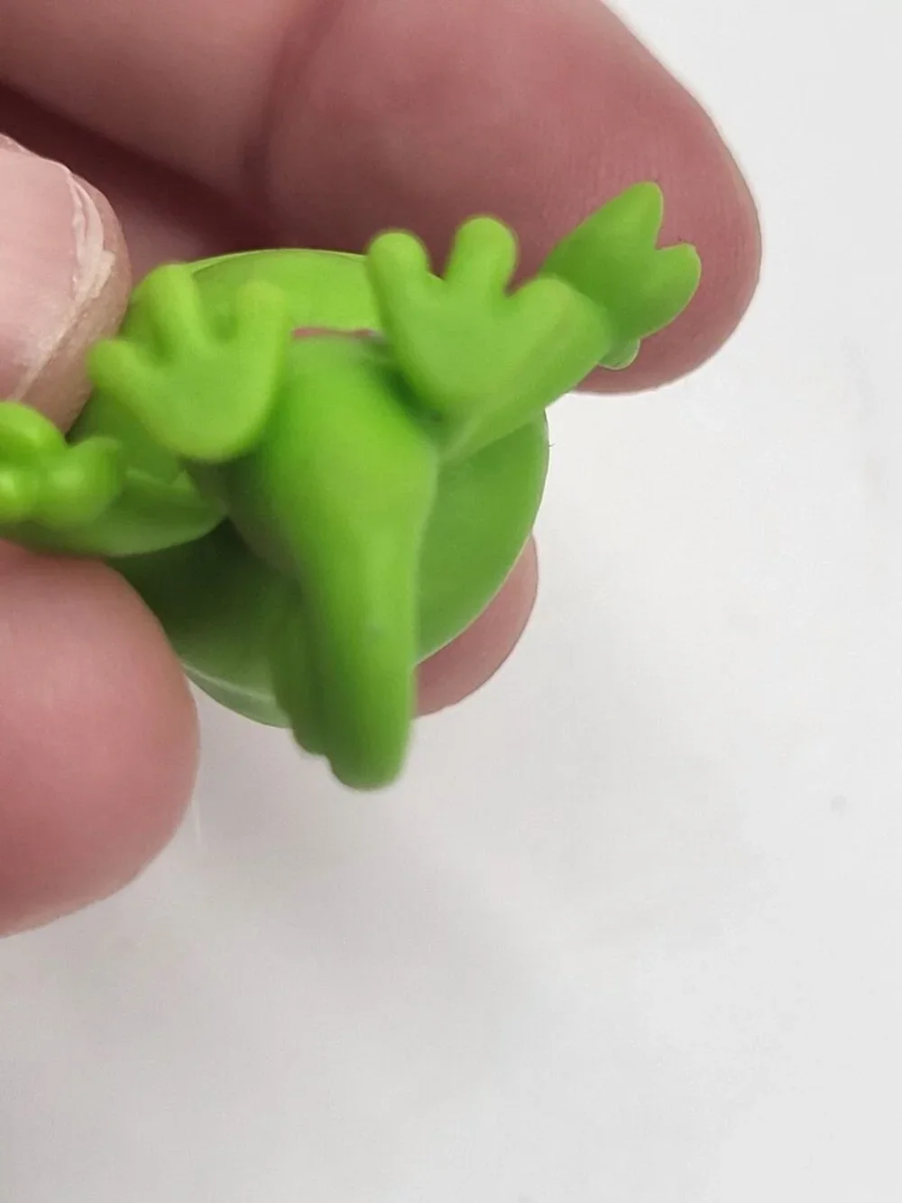 Tangled Pascal the Chameleon Mini Figure Apron Scissors